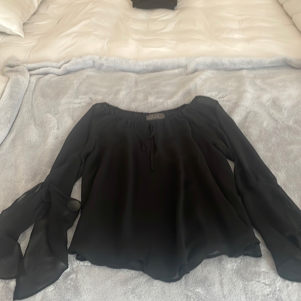 Beautiful double layered body, see through vampy sleeves